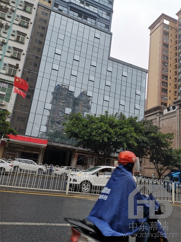 鋁板幕墻與鋁塑板幕墻有哪些區(qū)別？