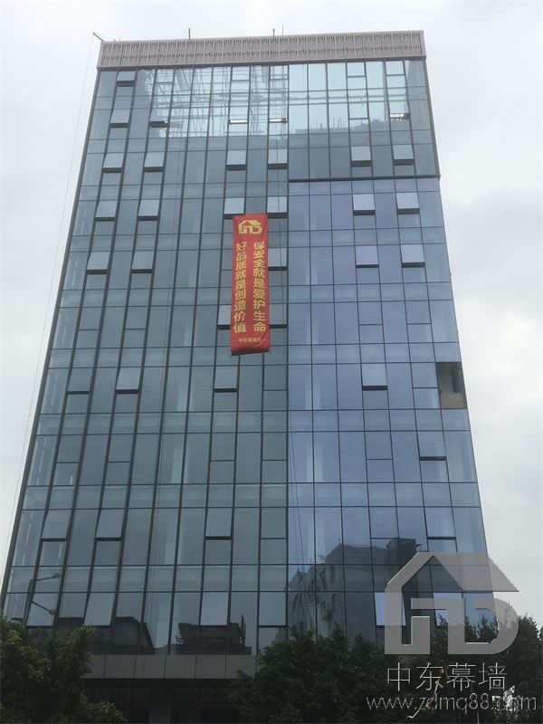 為什么大城市要用玻璃幕墻呢？中東幕墻公司